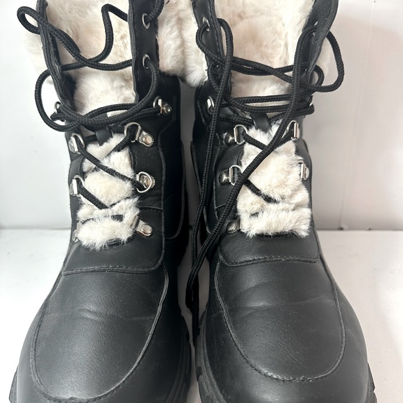 Charlotte Russe Fuzzy Boot - Picture 2 of 3